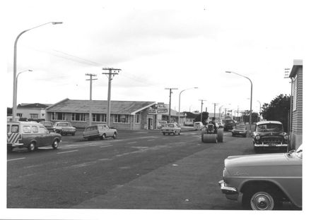 Oxford St., looking north from Railway Station, 1971 - Resource cover image