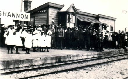 Farewell to troops for the Boer War at Shannon Station, c.1900