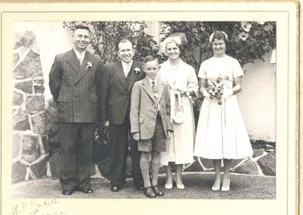 Wedding party - Ava (nee Russell-Smith) and Stewart Ransom, 1958