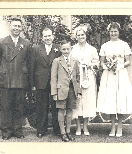 Wedding party - Ava (nee Russell-Smith) and Stewart Ransom, 1958