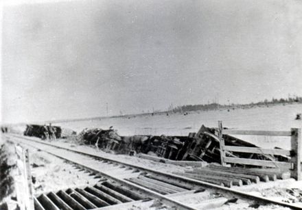 Derailed train north of Shannon, c.1913 - Resource cover image