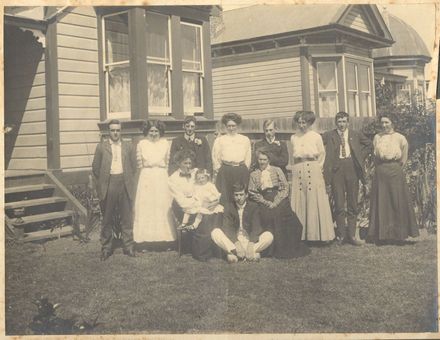 Ransom family outside their home in Kent Street, Levin, 1912