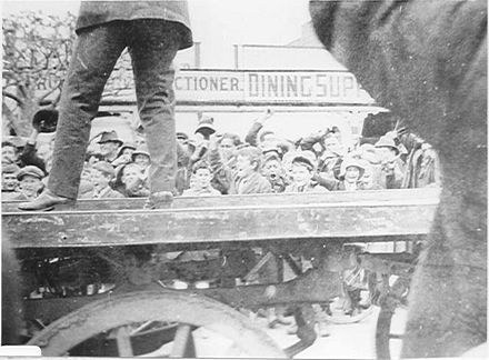 Crowd (mainly children) cheering, Levin ?