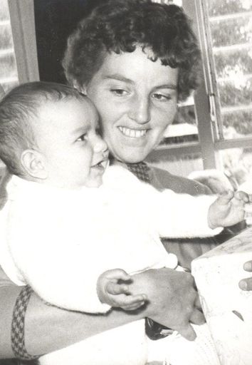 Baby Show Winner - Andrew Winiata (under 6 mths) & mother - Resource cover image