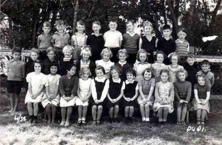 Class photo of Primer 4 & Std.1 pupils (unidentified), Shannon School, 1952