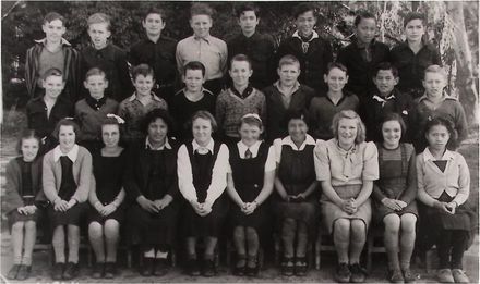 Poroutawhao School Senior Class Photo 1947