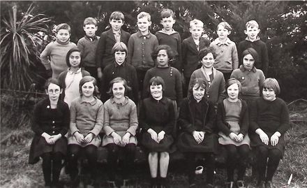 Poroutawhao School Middle Class Photo 1936 - Resource cover image