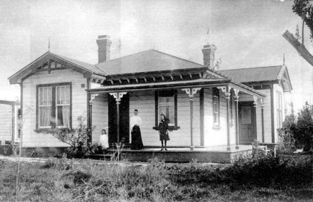 Marinoto, Main Road South, Shannon