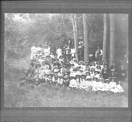 Koputaroa School group, picnic c1910