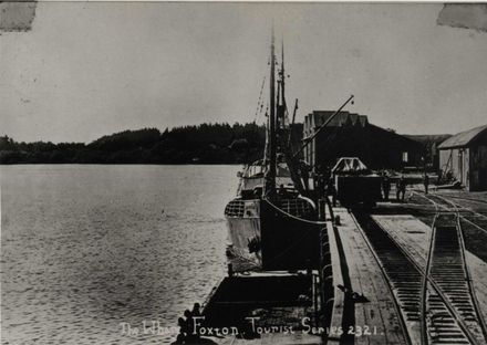 Punt and Steamer at the Port of Foxton