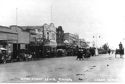 Oxford Street (west side), Levin