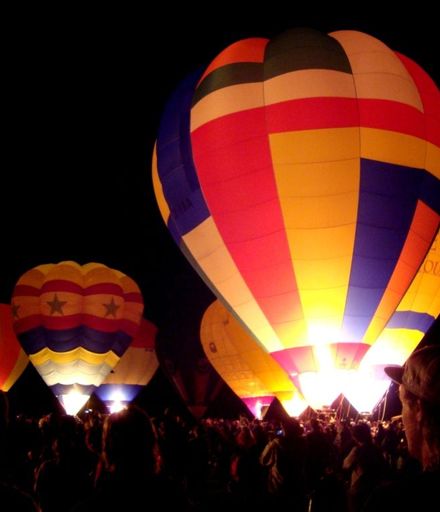 Balloons 2011 - Sat evening Night Glow at Donnelly Park, Levin 3
