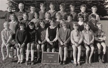 Poroutawhao School Standards 1-2 Class Photo 1971 - Resource cover image