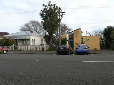House on Cambridge St., dentist.