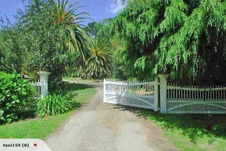 Moutoa Estate entrance