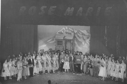 Cast (Finale ?) - of the show  "Rose Marie", 1959 - Resource cover image