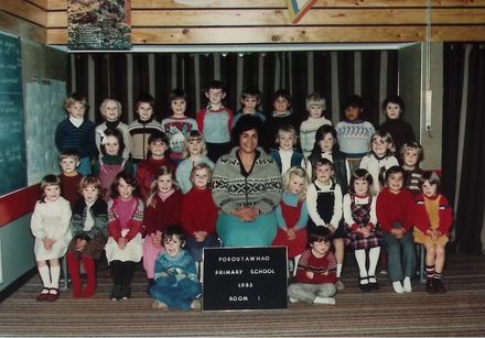 Poroutawhao School Juniors Class Photo 1983 - Resource cover image
