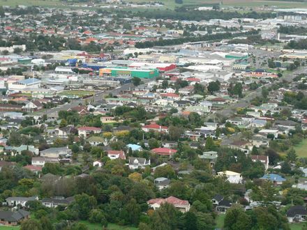View south over town centre- green sign shows Countdown.
