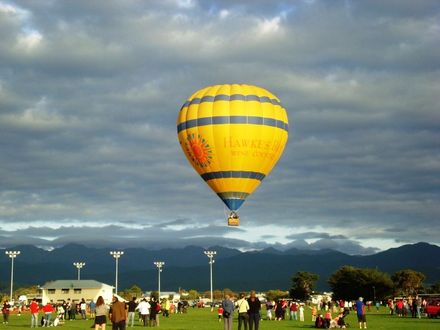 2011 Balloons - Friday afternoon Hawke's Bay Wine Country balloon from Donnelly Park Levin