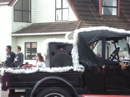 Old black car in Levin Chritmas Parade 2011 - Resource cover image