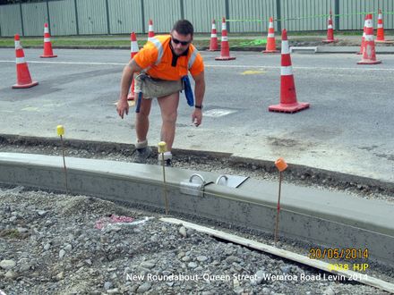 New Roundabout  Queen Street- Weraroa Road Levin 2014 HJP_0038 - Resource cover image