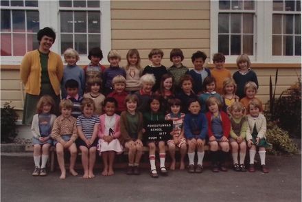 Poroutawhao School Juniors Class Photo 1977