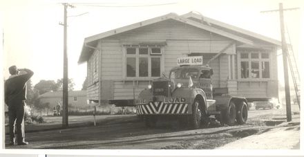 Transporting house to Waihou Road, 1973