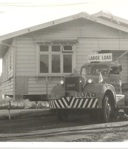 Transporting house to Waihou Road, 1973