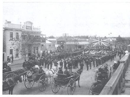 Huia Flag paraded at civic "Welcome Home" to men from the Boer War, 1903