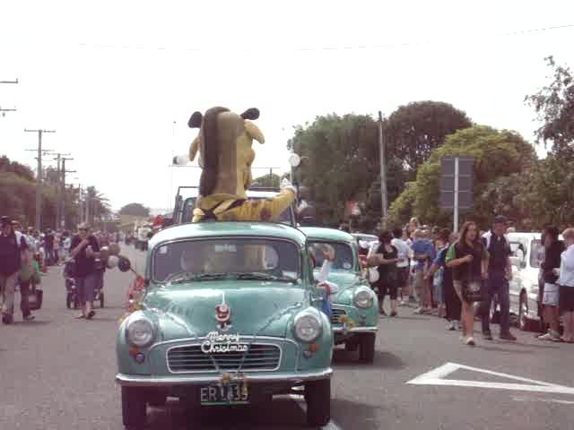 Old Morris car with Harold the Clown at Levin Christmas Parade 2011 - Resource cover image