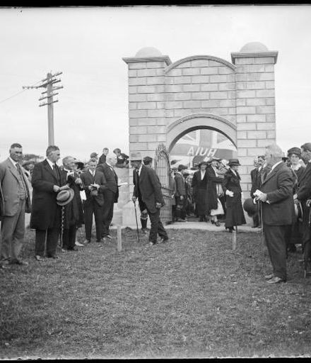 Opening Levin War Memorial gate 1923
