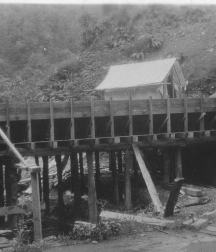 Constructing concrete deck for new bridge over Tramway Creek, Mangahao, 1936