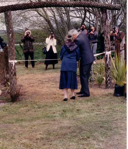 Flax walk opening - Sir Paul and Lady Reeves cutting ribbon, 1990