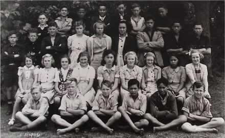 Poroutawhao School Senior Class Photo 1946