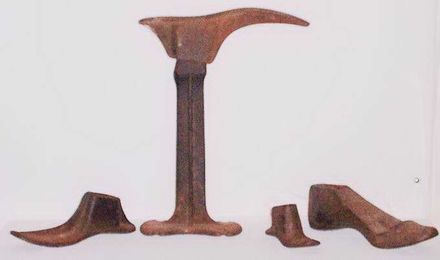 Set of 4 shoe lasts and a stand