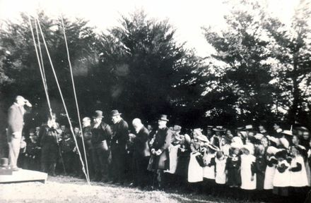 Mr Stevens M.P. addressing crowd, flag raising ceremony, Shannon School, 1901