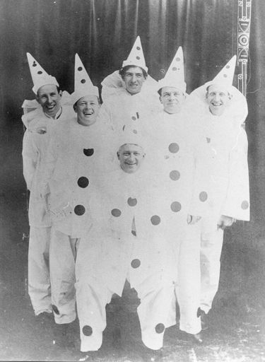 Levin Savage Club Pierrots