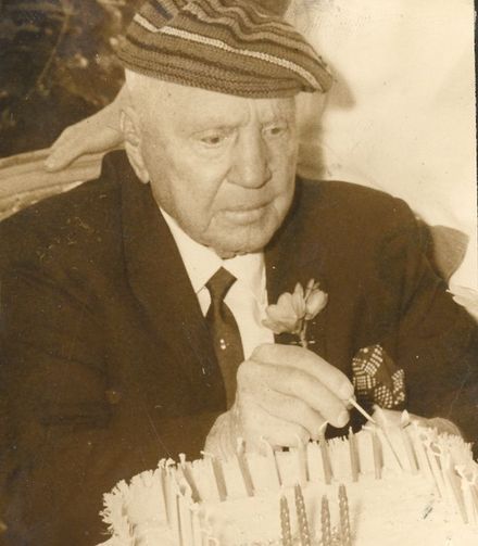 Mr Weldon to celebrate his 100th birthday, Levin, 1969 - Resource cover image