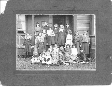 Mrs Fitzherbert's School, Queen Street West, Levin 1904