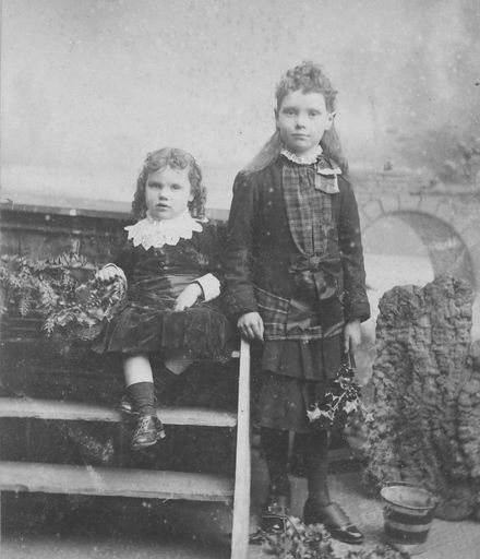 Effie and Evelyn McCulloch (sisters), 1892-94