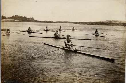 8 Scullers on Manawatu River at Foxton