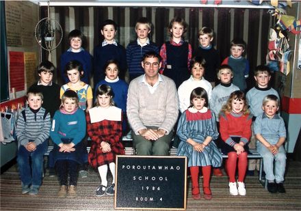 Poroutawhao School Room 4 Class Photo 1986 - Resource cover image