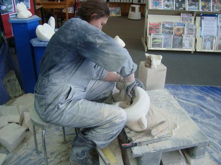 Carving leg details on lizard - Resource cover image