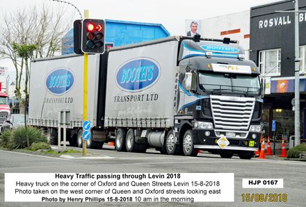 HJP  0167  Heavy truck on the corner of Oxford and Queen Streets Levin 15-8-2018