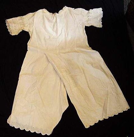 Broderie anglais trimmed combination