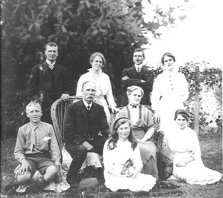 W.G. Adkin & Family, 1913