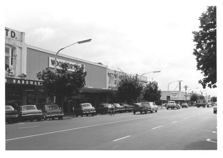 Woolworths, west side Oxford St., 1971 - Resource cover image