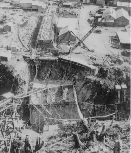 Construction of main Mangahao Dam (?), 1923