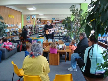 Audience on mezzanine 1