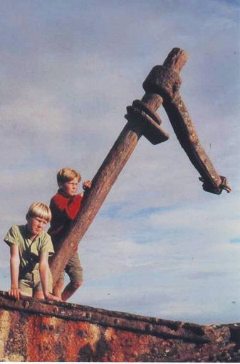 'Hydrabad' wreck on Waitarere Beach, 1971